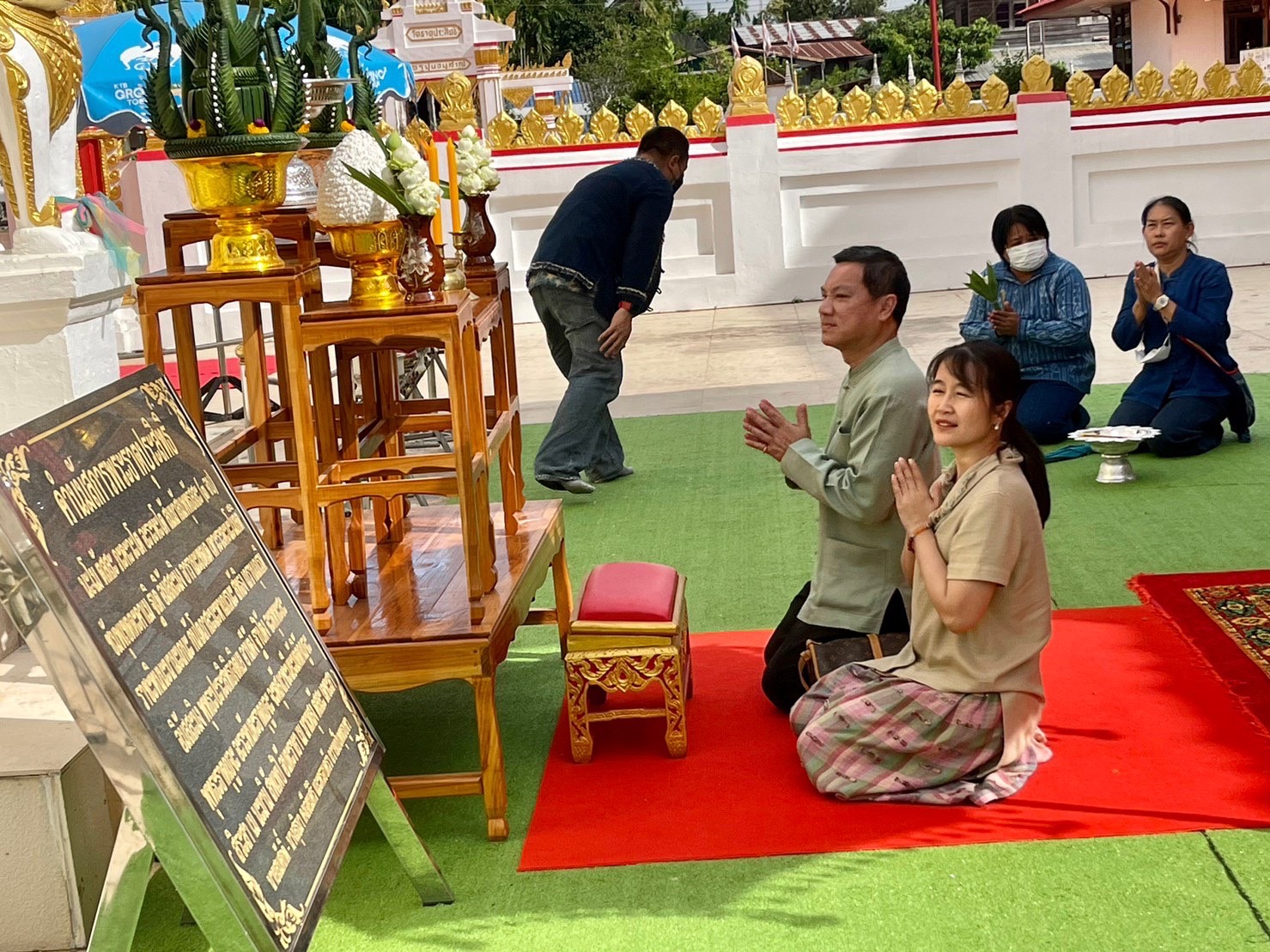 อธิบดีกรมการพัฒนาชุมชน ตรวจติดตามการดำเนินโครงการสืบสานพระราชปณิธาน “นาหว้าโมเดล” ในโอกาสครบรอบ 50 ปี โครงการศิลปาชีพ