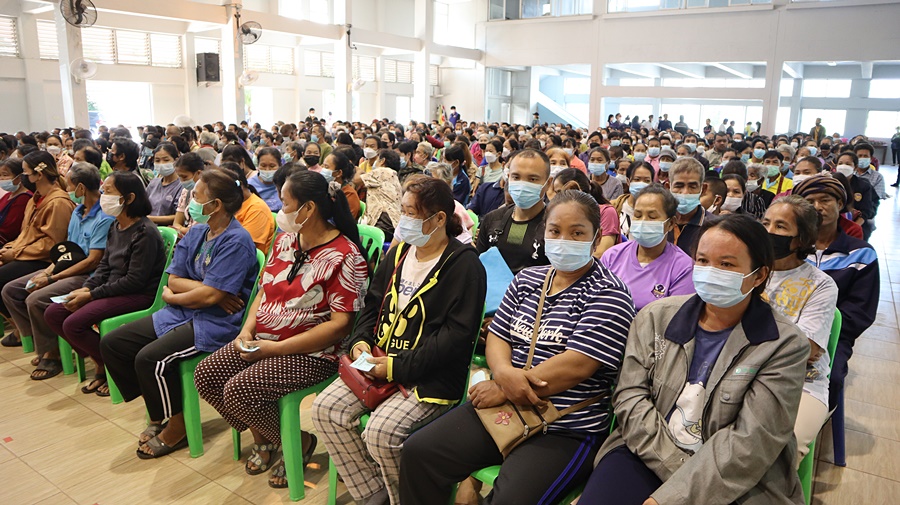 นครพนม ร่วมจัดกิจกรรมแจกผ้าห่มและเครื่องอุปโภค-บริโภคป้องกันภัยหนาว