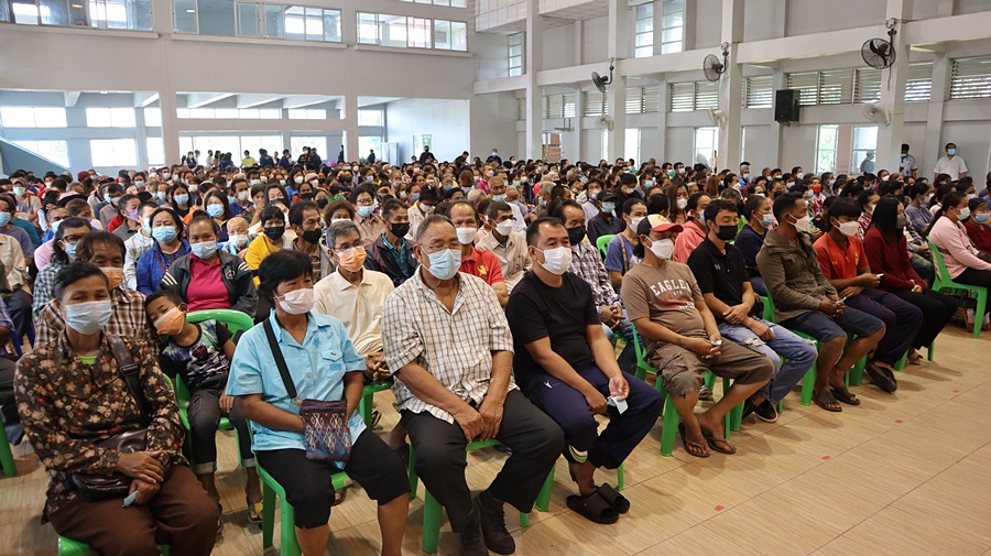 นครพนม ร่วมจัดกิจกรรมแจกผ้าห่มและเครื่องอุปโภค-บริโภคป้องกันภัยหนาว