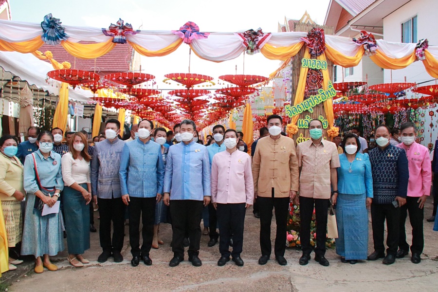 ปท. เปิดงานรวมพลังสตรีไทนาหว้า เทิดไท้ 90 พรรษา พระมารดาแห่งผ้าไทย และฉลองครบรอบ 50 ปี โครงการศิลปาชีพ