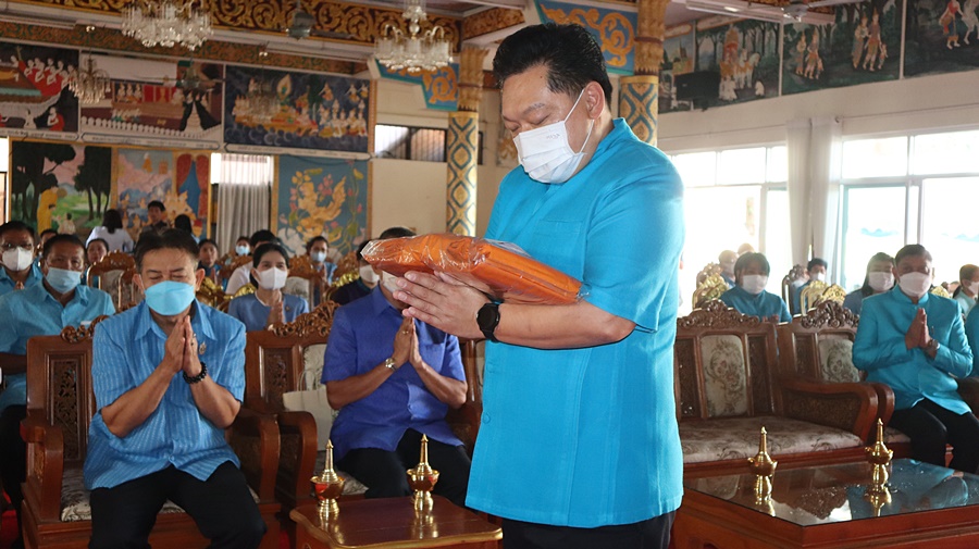 นครพนม จัดกิจกรรมพิธีทอดผ้าป่าสมทบกองทุนแม่ของแผ่นดิน ปี 2565