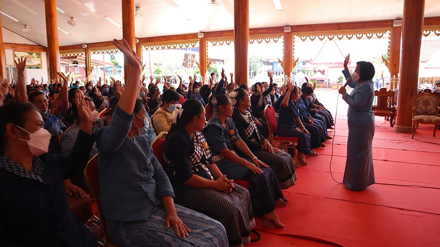 ผู้ตรวจราชการกรมการพัฒนาชุมชน เพิ่มประสิทธิภาพสตรีไทนาหว้า