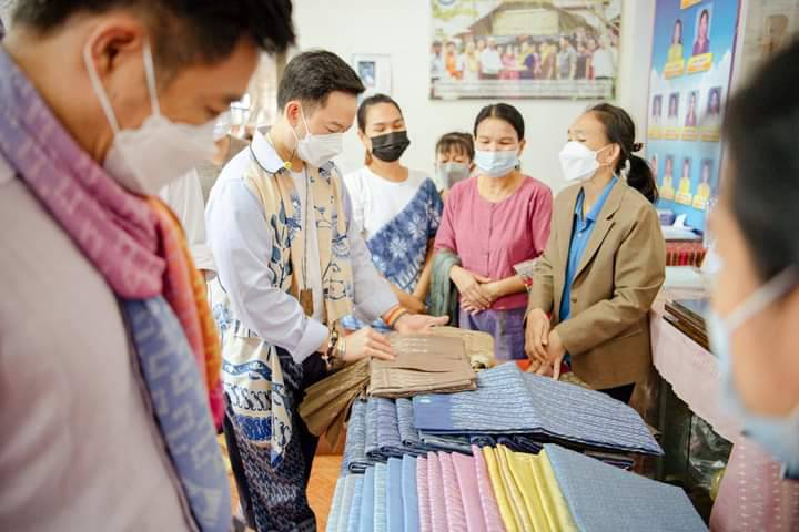 “นาหว้าโมเดล” การพัฒนาภูมิปัญญาผ้าไทยเพื่อพัฒนาคุณภาพชีวิตสู่ความเจริญอย่างยั่งยืน