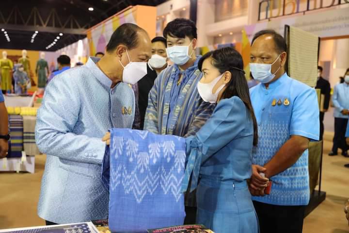 “นาหว้าโมเดล” การพัฒนาภูมิปัญญาผ้าไทยเพื่อพัฒนาคุณภาพชีวิตสู่ความเจริญอย่างยั่งยืน