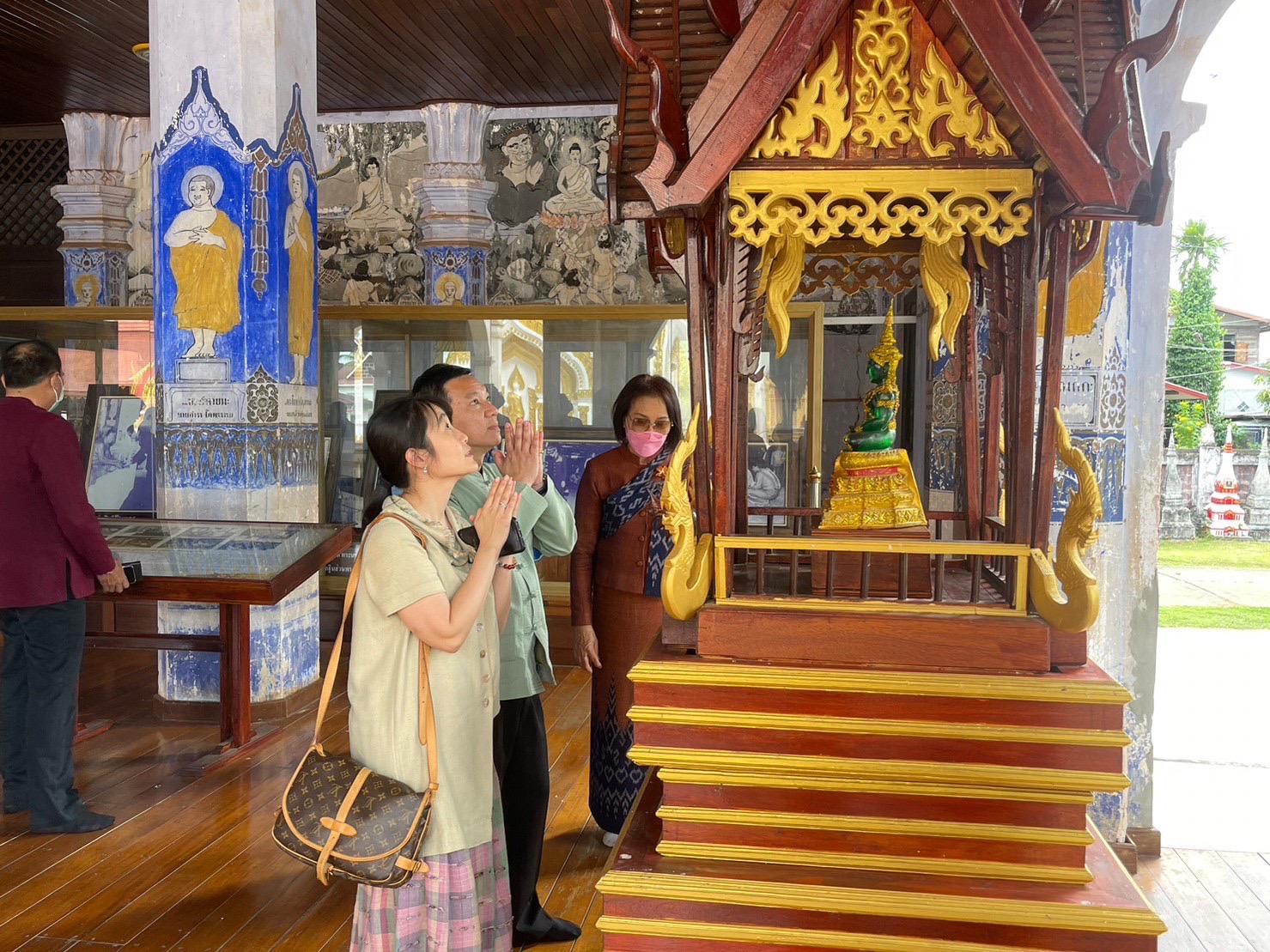 อธิบดีกรมการพัฒนาชุมชน ตรวจติดตามการดำเนินโครงการสืบสานพระราชปณิธาน “นาหว้าโมเดล” ในโอกาสครบรอบ 50 ปี โครงการศิลปาชีพ