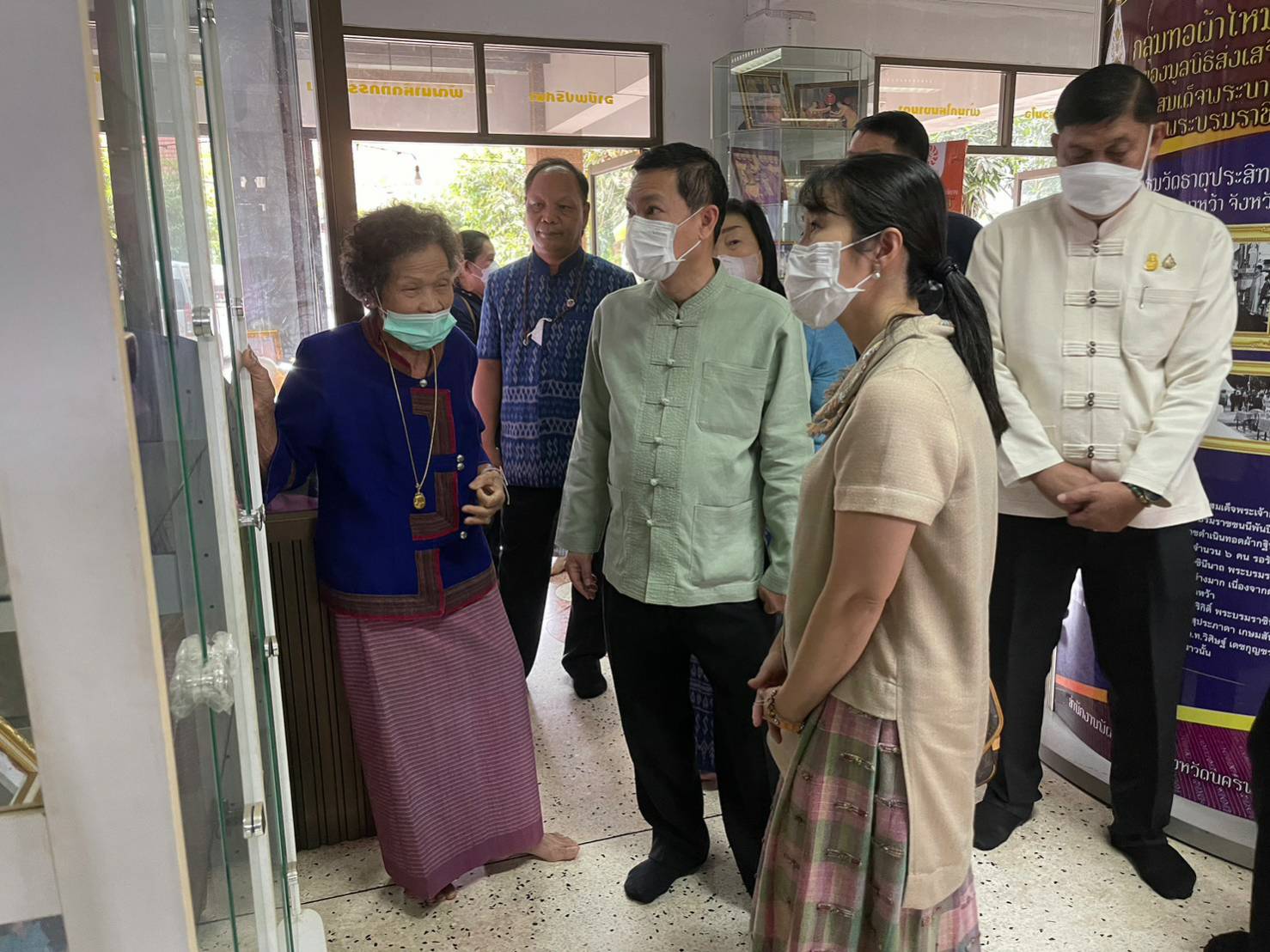 อธิบดีกรมการพัฒนาชุมชน ตรวจติดตามการดำเนินโครงการสืบสานพระราชปณิธาน “นาหว้าโมเดล” ในโอกาสครบรอบ 50 ปี โครงการศิลปาชีพ
