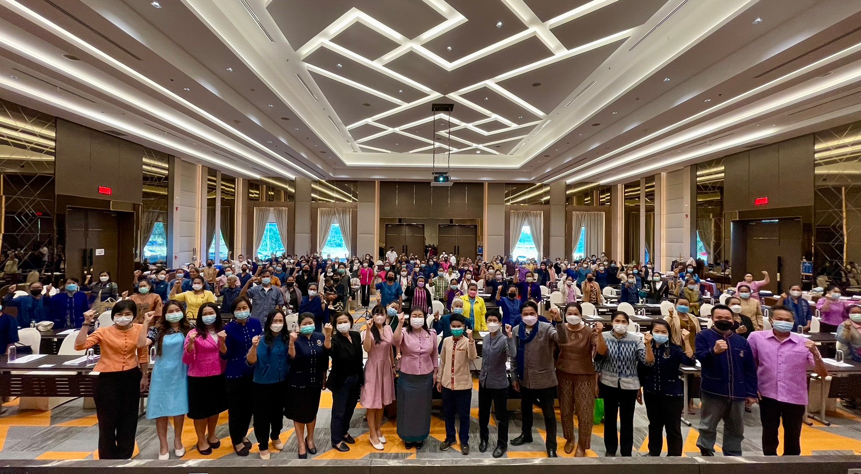 พช.นครพนม ยกระดับการแปรรูปผลิตภัณฑ์ผ้าทอย้อมสีธรรมชาติกลุ่มจังหวัดสนุกสู่ตลาดสากล