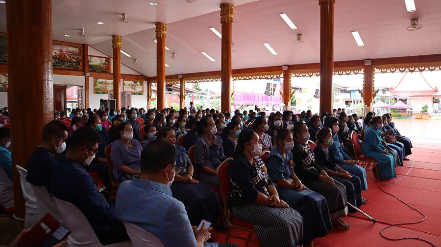 ปท. เปิดงานรวมพลังสตรีไทนาหว้า เทิดไท้ 90 พรรษา พระมารดาแห่งผ้าไทย และฉลองครบรอบ 50 ปี โครงการศิลปาชีพ