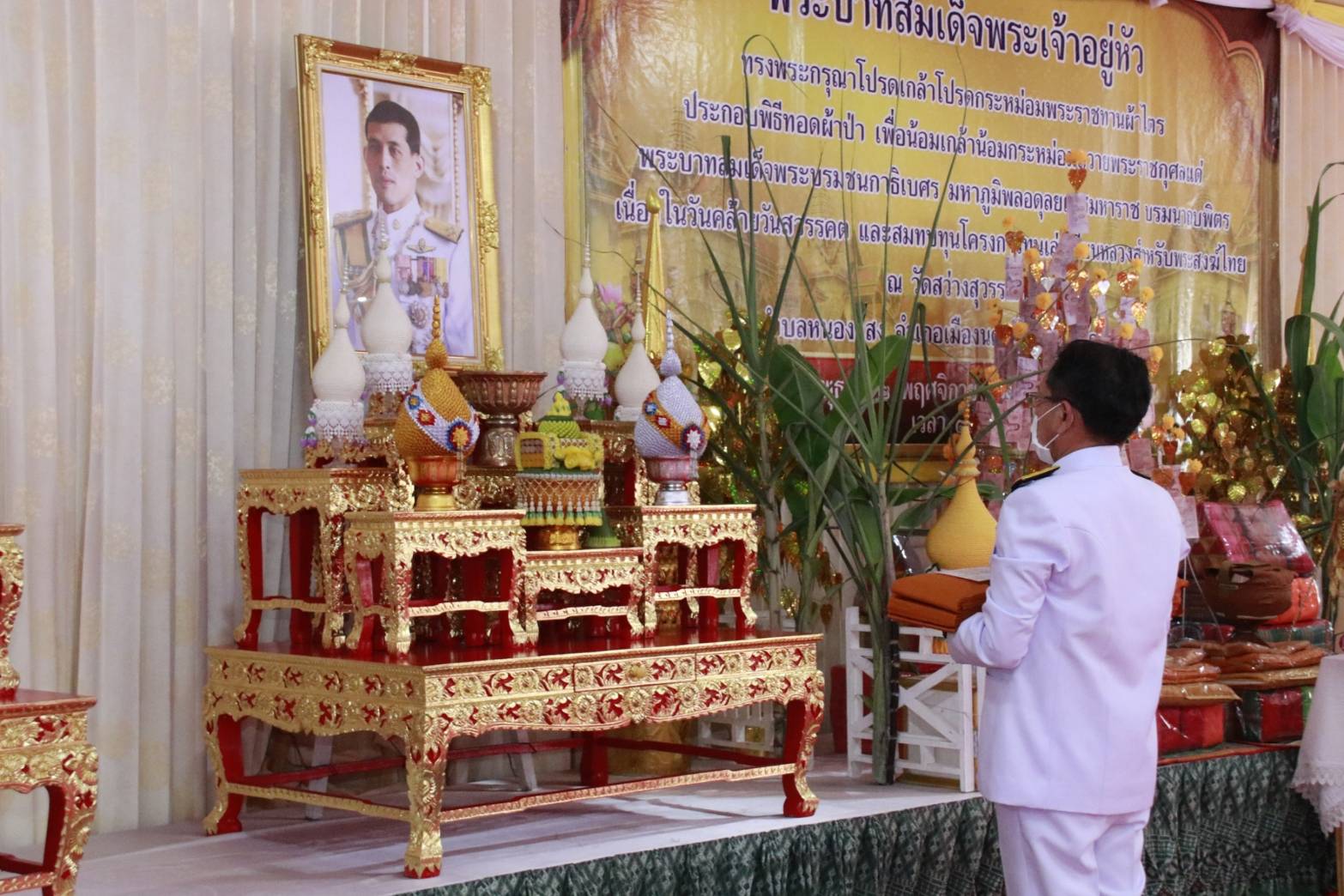 นครพนม พร้อมใจประกอบพิธีทอดผ้าป่าสมทบโครงการทุนเล่าเรียนหลวงสำหรับพระสงฆ์ไทย