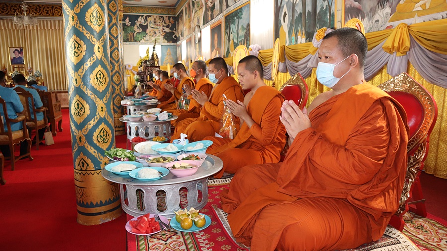 นครพนม จัดกิจกรรมพิธีทอดผ้าป่าสมทบกองทุนแม่ของแผ่นดิน ปี 2565