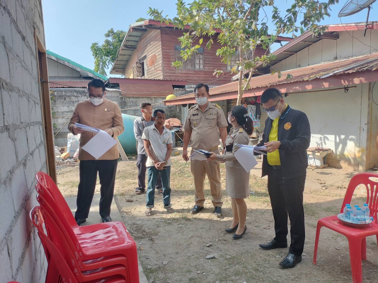 รองหัวหน้าผู้ตรวจราชการกรมการพัฒนาชุมชนลงพื้นที่ติดตามการดำเนินงานตามโครงการบ้านห่วงใย จากใจ GLO สำนักงานสลากกินแบ่งรัฐบาล จ.นครพนม