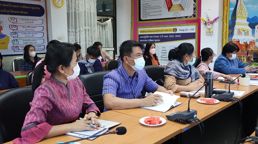 ผู้ตรวจราชการกรมการพัฒนาชุมชน เพิ่มประสิทธิภาพงานกองทุนพัฒนาบทบาทสตรีจังหวัดนครพนม 