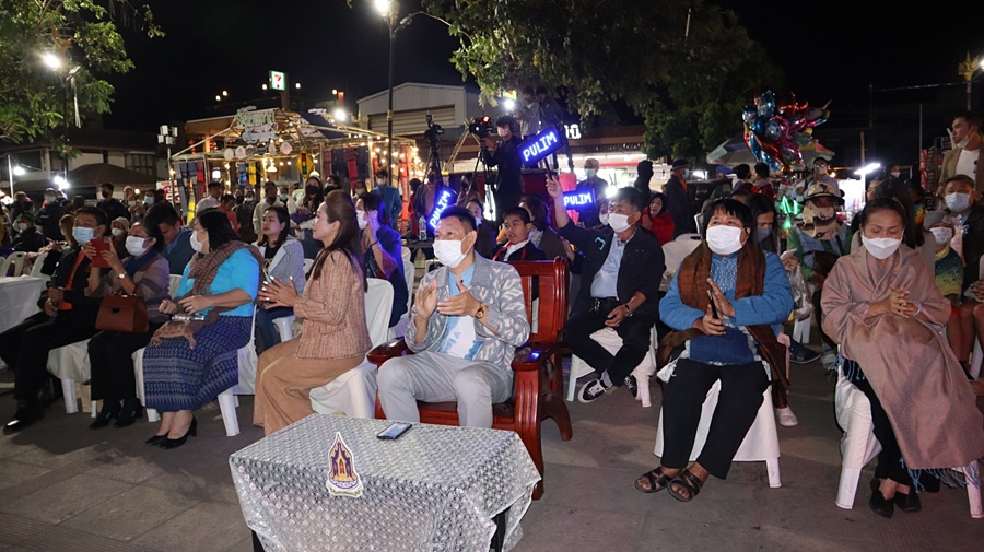 ผตร.กรมการพัฒนาชุมชน เยี่ยมชมกิจกรรมร้อยหลาก พรรณราย ผ้าไทยนครพนม