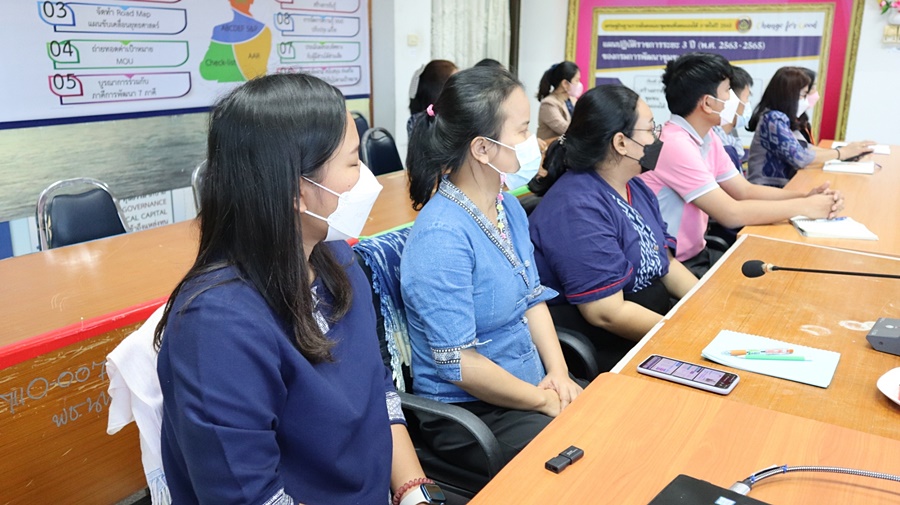 ผู้ตรวจราชการกรมการพัฒนาชุมชน เพิ่มประสิทธิภาพงานกองทุนพัฒนาบทบาทสตรีจังหวัดนครพนม 