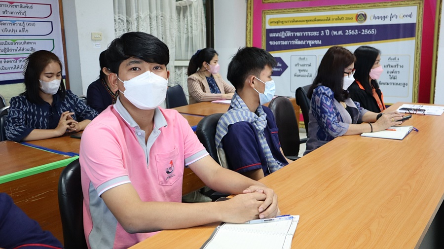 ผู้ตรวจราชการกรมการพัฒนาชุมชน เพิ่มประสิทธิภาพงานกองทุนพัฒนาบทบาทสตรีจังหวัดนครพนม 