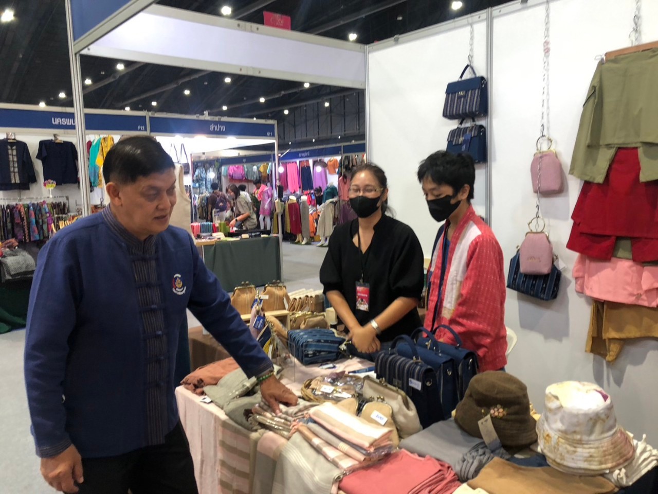 นครพนม ยกทัพผลิตภัณฑ์ OTOP 3 -5 ดาว ร่วมจำหน่ายในงาน OTOP City 2022