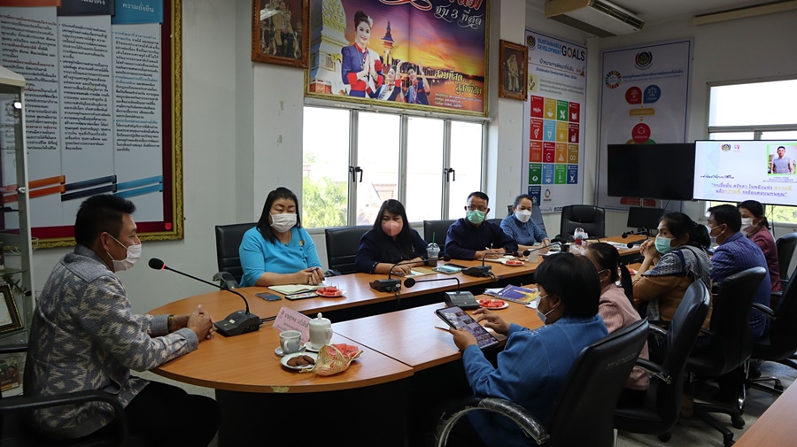 ผู้ตรวจราชการกรมการพัฒนาชุมชน เพิ่มประสิทธิภาพงานกองทุนพัฒนาบทบาทสตรีจังหวัดนครพนม 