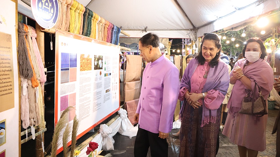 สนองพระดำริสมเด็จเจ้าฟ้าสิริวัณณวรีฯ ปลุกกระแสผ้าไทย อนุรักษ์ภูมิปัญญาและพัฒนาต่อยอดผ้าไทยสู่ความยั่งยืน ในงานเทศกาล “ร้อยหลาก พรรณราย ผ้าไทยนครพนม” 2023