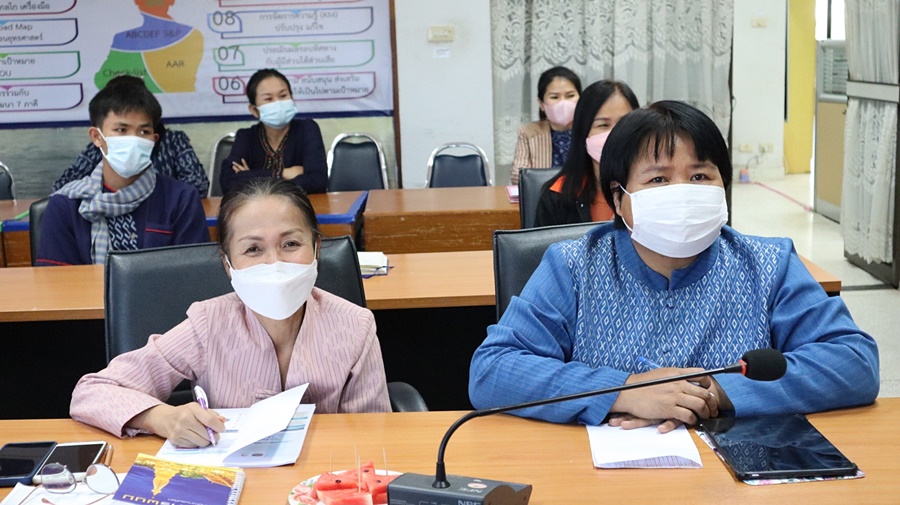 ผู้ตรวจราชการกรมการพัฒนาชุมชน เพิ่มประสิทธิภาพงานกองทุนพัฒนาบทบาทสตรีจังหวัดนครพนม 