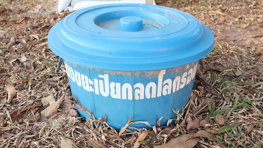 ผู้ว่าราชการจังหวัดนครพนม พาปลูกผัก สร้างความมั่นคงทางอาหาร “ผู้นำต้องทำก่อน”