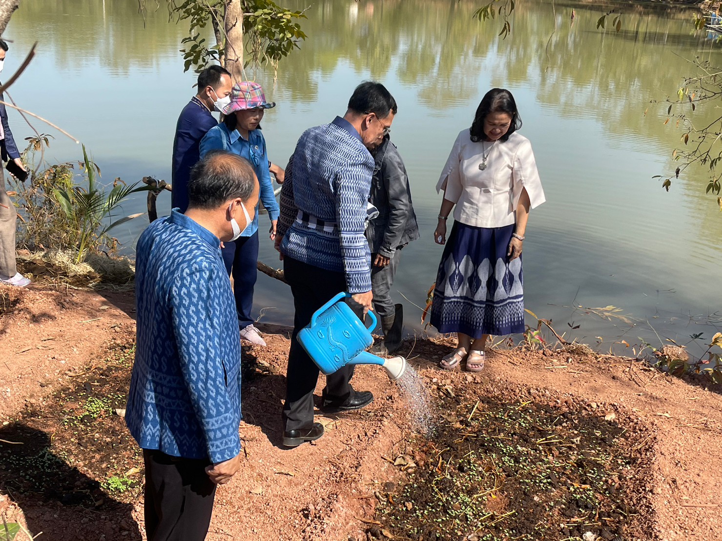 ผู้ว่าราชการจังหวัดนครพนม ตรวจเยี่ยมให้กำลังใจ และให้แนวทางการพัฒนาสู่ความยั่งยืน แก่กลุ่มเป้าหมายการดำเนินโครงการสืบสานพระราชปณิธาน นาหว้าโมเดล ในโอกาสครบรอบ 50 ปี โครงการศิลปาชีพ