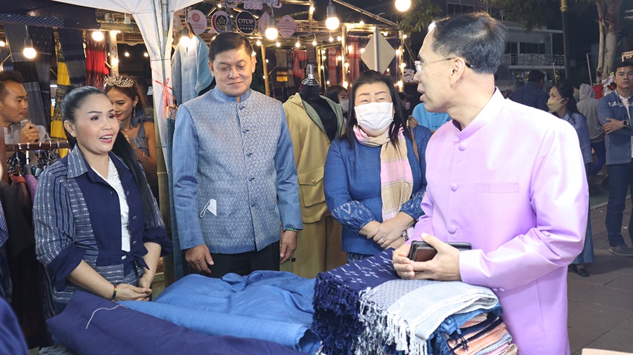 สนองพระดำริสมเด็จเจ้าฟ้าสิริวัณณวรีฯ ปลุกกระแสผ้าไทย อนุรักษ์ภูมิปัญญาและพัฒนาต่อยอดผ้าไทยสู่ความยั่งยืน ในงานเทศกาล “ร้อยหลาก พรรณราย ผ้าไทยนครพนม” 2023