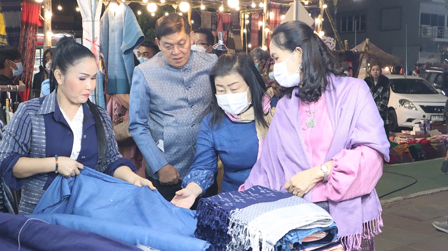 สนองพระดำริสมเด็จเจ้าฟ้าสิริวัณณวรีฯ ปลุกกระแสผ้าไทย อนุรักษ์ภูมิปัญญาและพัฒนาต่อยอดผ้าไทยสู่ความยั่งยืน ในงานเทศกาล “ร้อยหลาก พรรณราย ผ้าไทยนครพนม” 2023