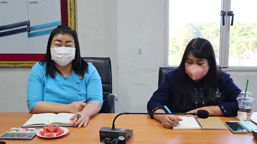 ผู้ตรวจราชการกรมการพัฒนาชุมชน เพิ่มประสิทธิภาพงานกองทุนพัฒนาบทบาทสตรีจังหวัดนครพนม 