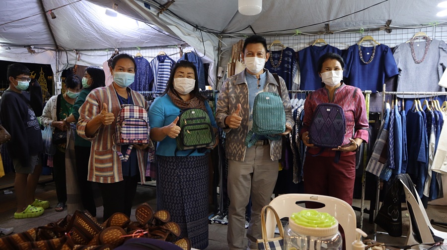 ผตร.กรมการพัฒนาชุมชน เยี่ยมชมกิจกรรมร้อยหลาก พรรณราย ผ้าไทยนครพนม