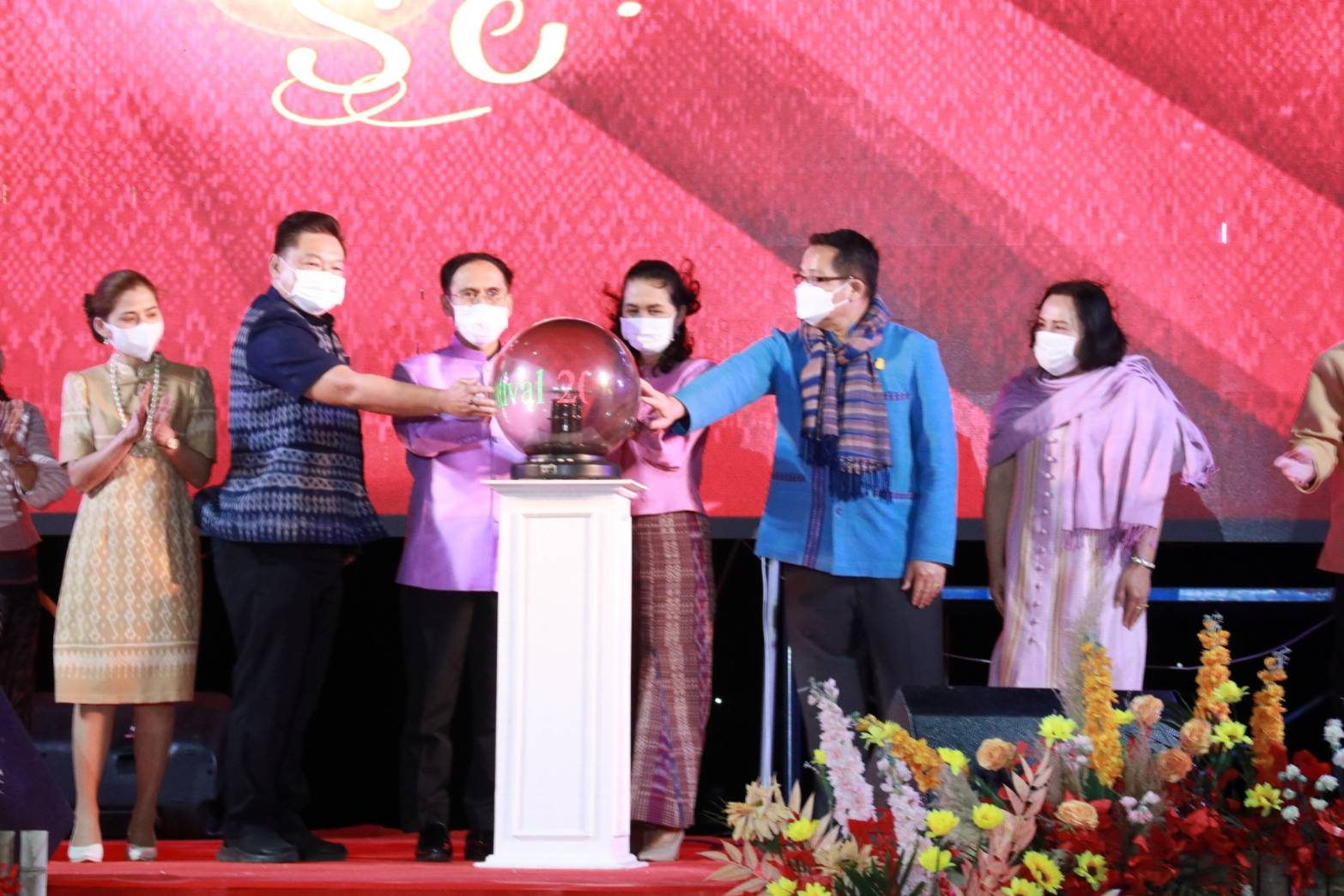 สนองพระดำริสมเด็จเจ้าฟ้าสิริวัณณวรีฯ ปลุกกระแสผ้าไทย อนุรักษ์ภูมิปัญญาและพัฒนาต่อยอดผ้าไทยสู่ความยั่งยืน ในงานเทศกาล “ร้อยหลาก พรรณราย ผ้าไทยนครพนม” 2023