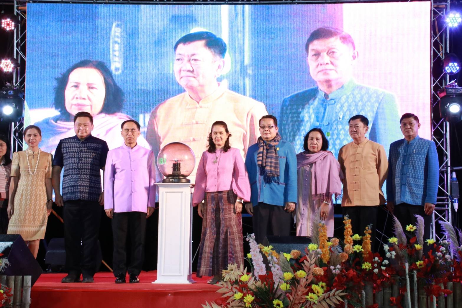 สนองพระดำริสมเด็จเจ้าฟ้าสิริวัณณวรีฯ ปลุกกระแสผ้าไทย อนุรักษ์ภูมิปัญญาและพัฒนาต่อยอดผ้าไทยสู่ความยั่งยืน ในงานเทศกาล “ร้อยหลาก พรรณราย ผ้าไทยนครพนม” 2023