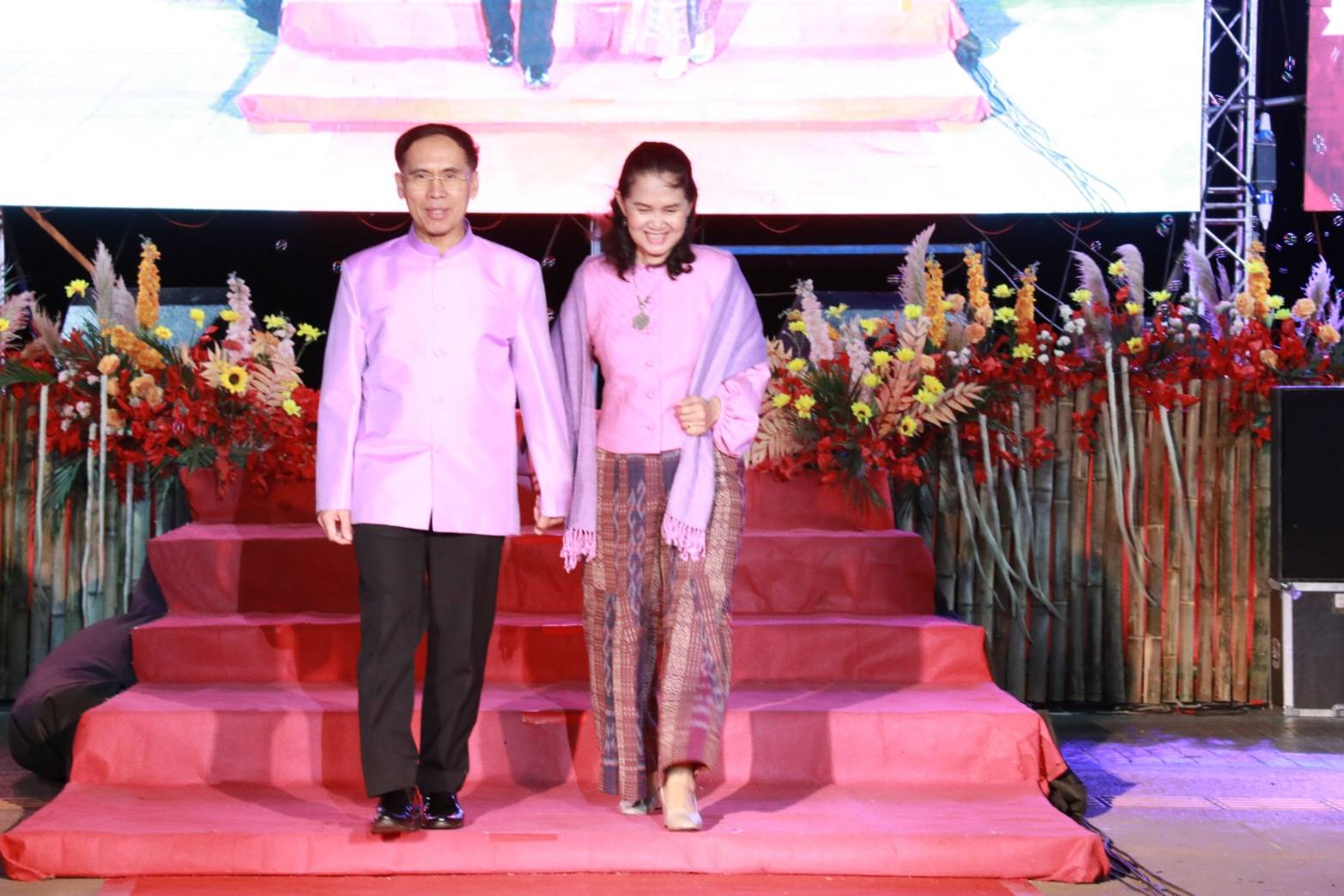 สนองพระดำริสมเด็จเจ้าฟ้าสิริวัณณวรีฯ ปลุกกระแสผ้าไทย อนุรักษ์ภูมิปัญญาและพัฒนาต่อยอดผ้าไทยสู่ความยั่งยืน ในงานเทศกาล “ร้อยหลาก พรรณราย ผ้าไทยนครพนม” 2023