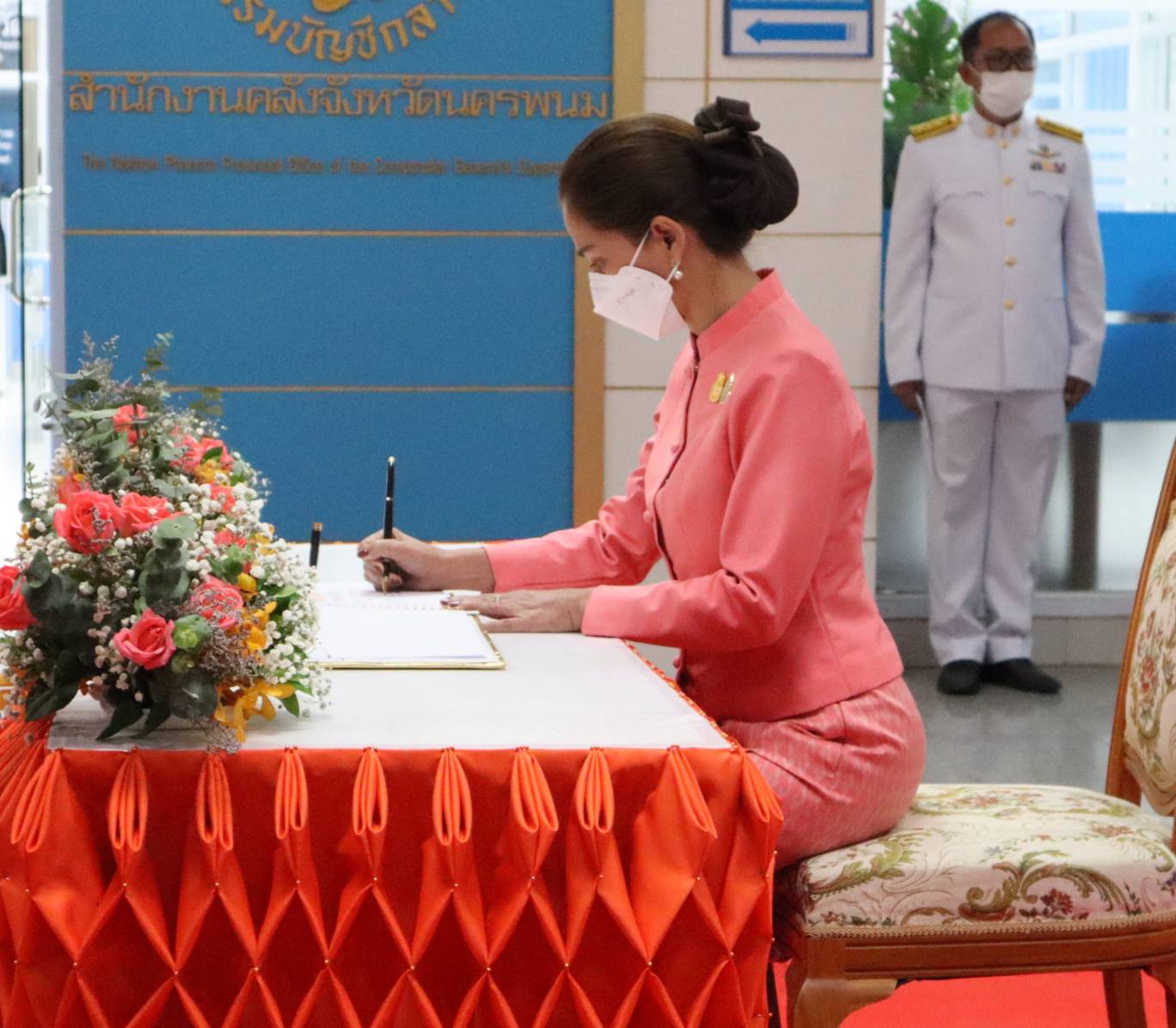 นครพนม พร้อมใจลงนามถวายพระพร สมเด็จพระเจ้าลูกเธอ เจ้าฟ้าพัชรกิติยาภาฯ ทรงหายจากพระอาการประชวร