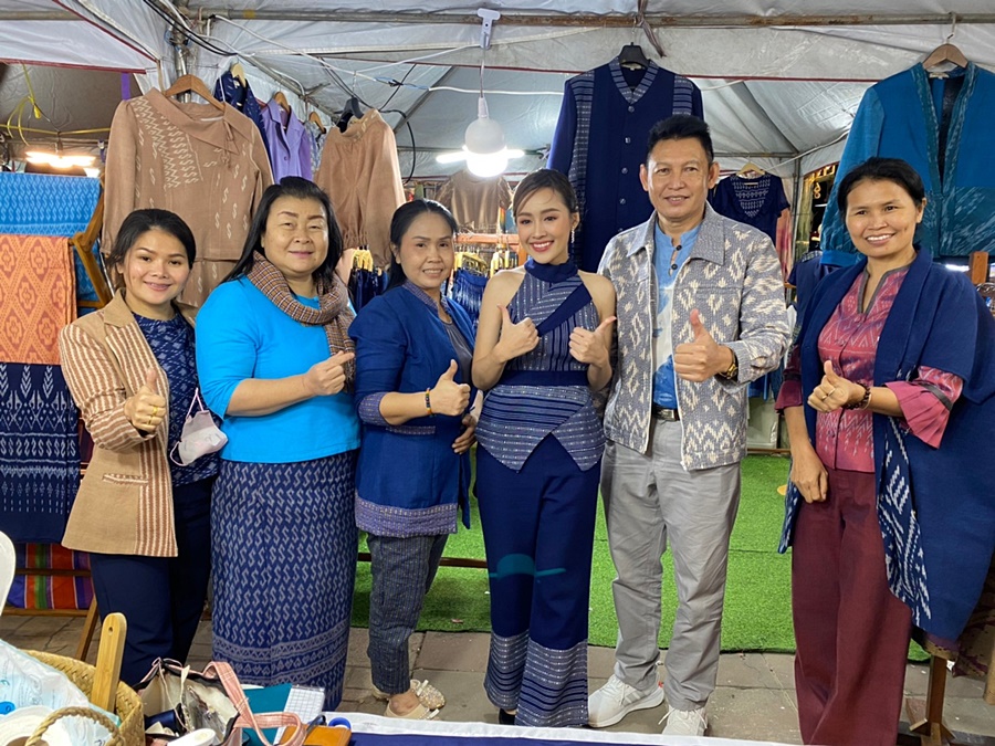 ผตร.กรมการพัฒนาชุมชน เยี่ยมชมกิจกรรมร้อยหลาก พรรณราย ผ้าไทยนครพนม