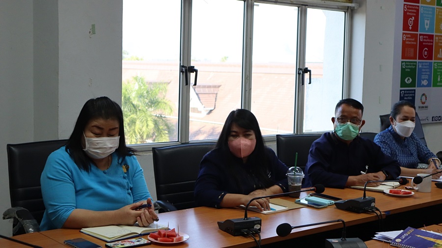 ผู้ตรวจราชการกรมการพัฒนาชุมชน เพิ่มประสิทธิภาพงานกองทุนพัฒนาบทบาทสตรีจังหวัดนครพนม 