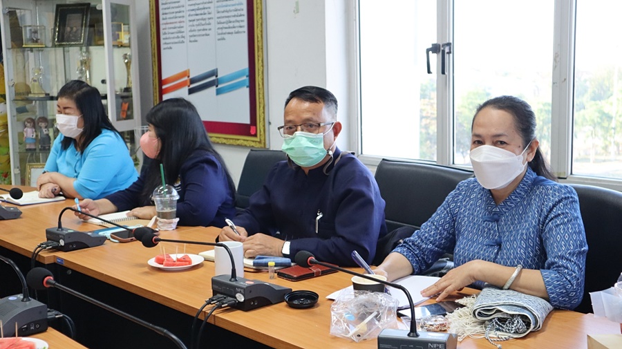 ผู้ตรวจราชการกรมการพัฒนาชุมชน เพิ่มประสิทธิภาพงานกองทุนพัฒนาบทบาทสตรีจังหวัดนครพนม 