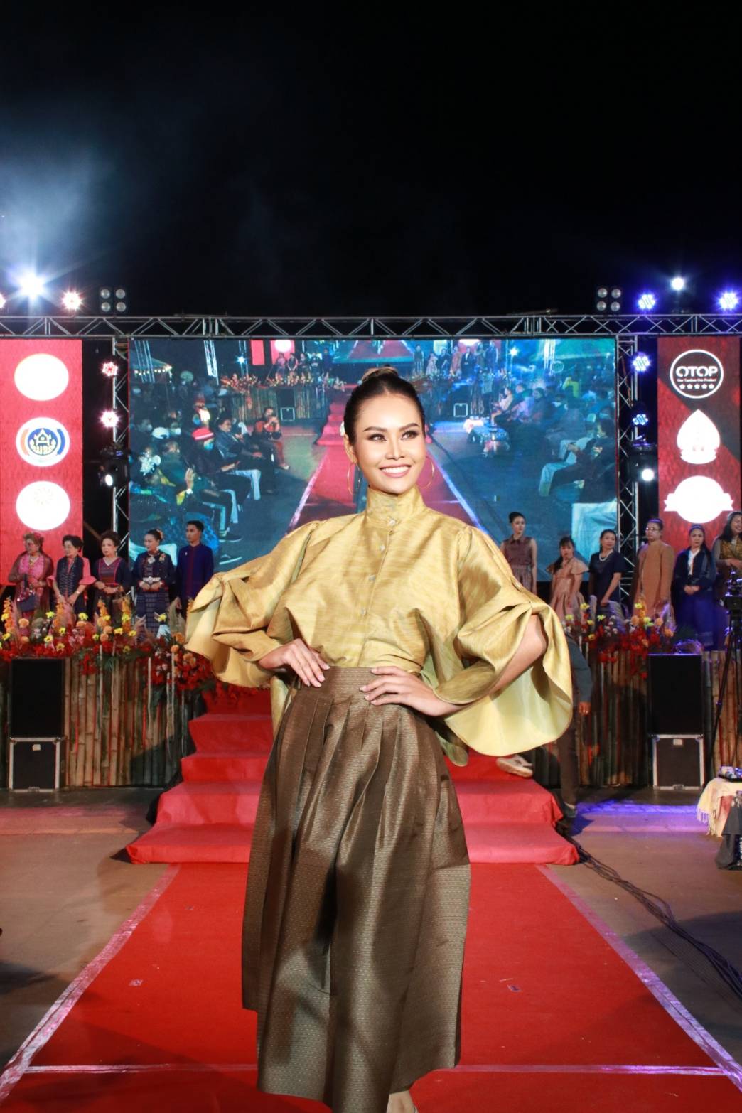 สนองพระดำริสมเด็จเจ้าฟ้าสิริวัณณวรีฯ ปลุกกระแสผ้าไทย อนุรักษ์ภูมิปัญญาและพัฒนาต่อยอดผ้าไทยสู่ความยั่งยืน ในงานเทศกาล “ร้อยหลาก พรรณราย ผ้าไทยนครพนม” 2023
