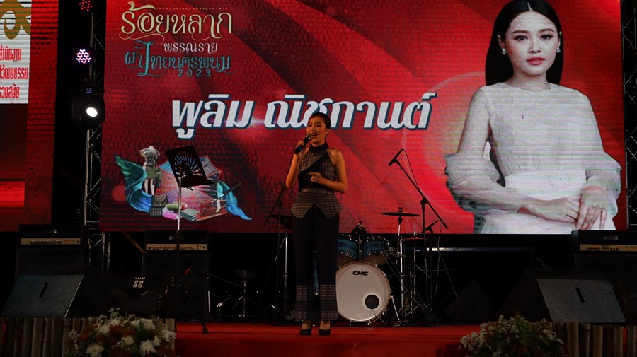 ผตร.กรมการพัฒนาชุมชน เยี่ยมชมกิจกรรมร้อยหลาก พรรณราย ผ้าไทยนครพนม
