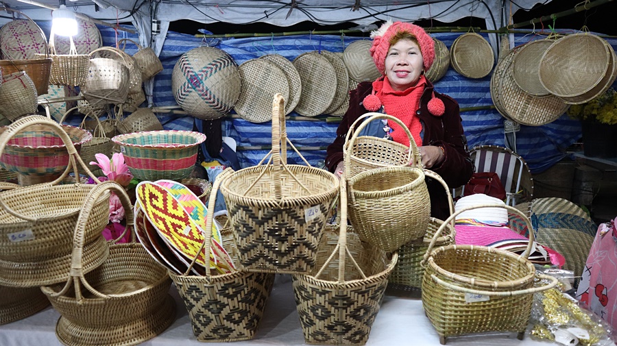 OTOP นครพนม ยกทัพรับลมหนาว ในงาน “ร้อยหลาก พรรณราย ผ้าไทยนครพนม” 2022 – 2023