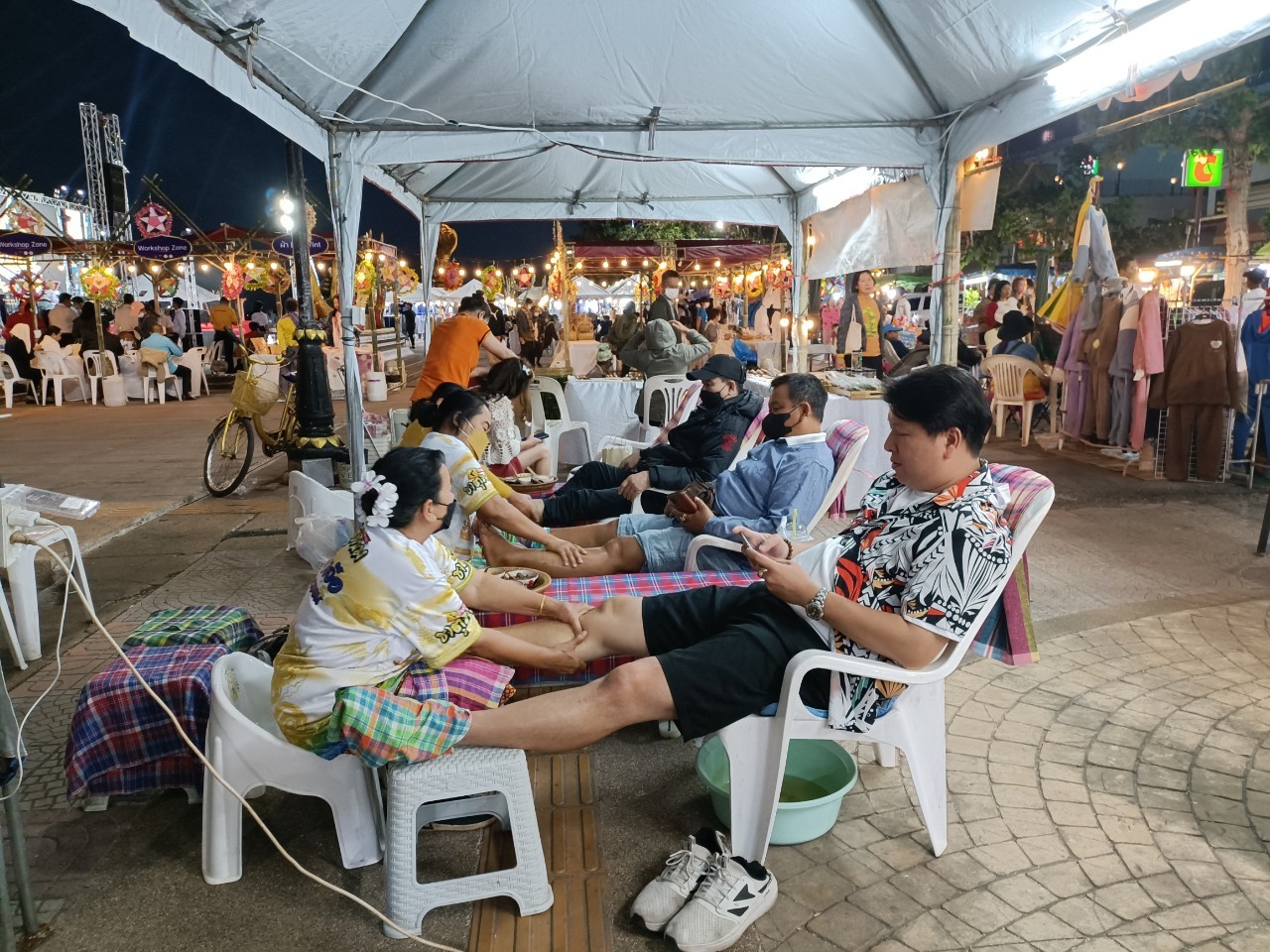 OTOP นครพนม ยกทัพรับลมหนาว ในงาน “ร้อยหลาก พรรณราย ผ้าไทยนครพนม” 2022 – 2023