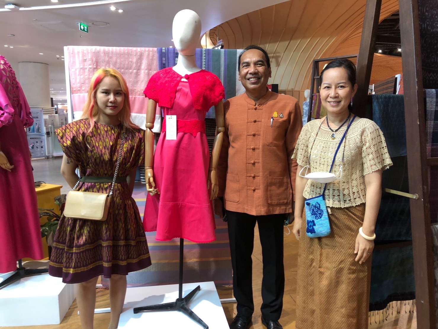 ปลัดกระทรวงมหาดไทย แสดงความยินดีกับผู้ผ่านเข้ารอบการประกวด Young OTOP สู่สากล