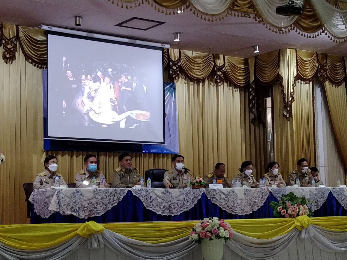 ผู้ว่าราชการจังหวัดนครพนม มอบแนวทางการปฏิบัติราชการและติดตามการดำเนินการขับเคลื่อนนโยบายของรัฐบาล ภารกิจสำคัญของกระทรวง กรม และจังหวัด พื้นที่อำเภอนาแกและอำเภอวังยาง