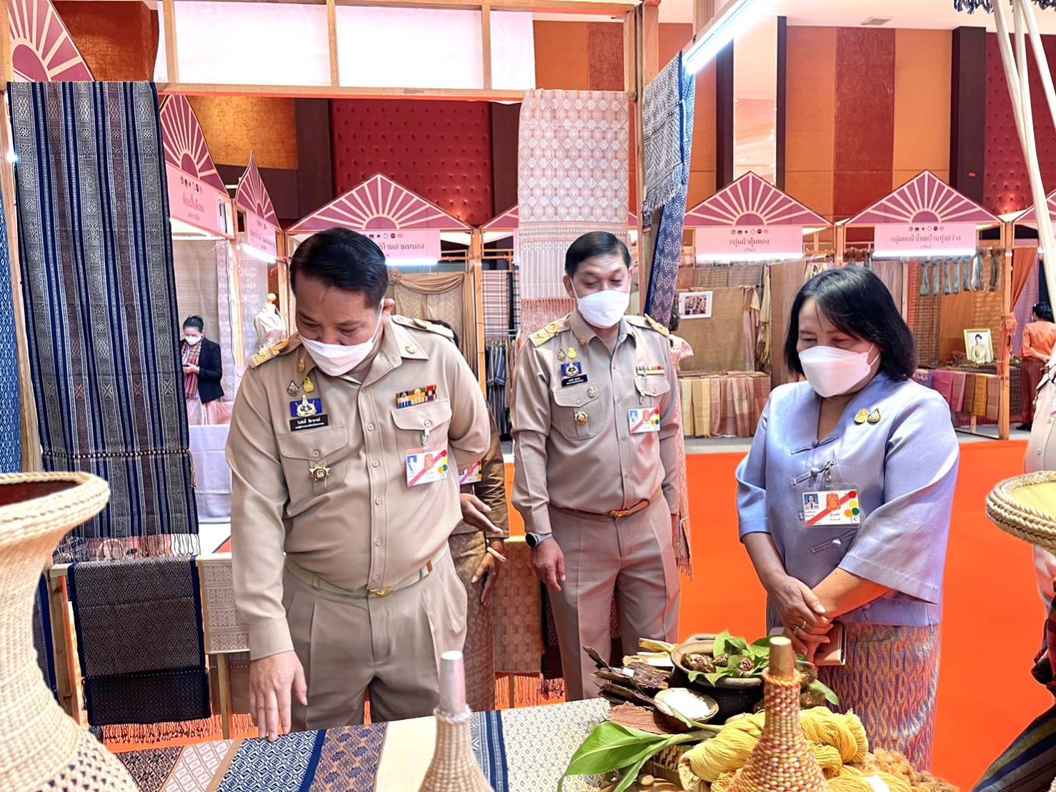 นครพนม หนุนผู้ผลิตผู้ประกอบการ OTOP ยกระดับคุณภาพมาตรฐานผลิตภัณฑ์