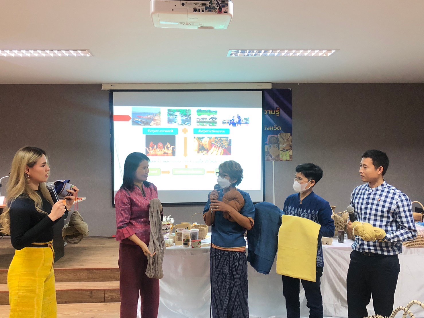 จังหวัดนครพนม ส่งเสริมกระบวนการเครือข่ายองค์ความรู้ (Knowledge-Based OTOP : KBO) พัฒนาผลิตภัณฑ์คุณภาพ ได้มาตรฐานด้วยองค์ความรู้และนวัตกรรม