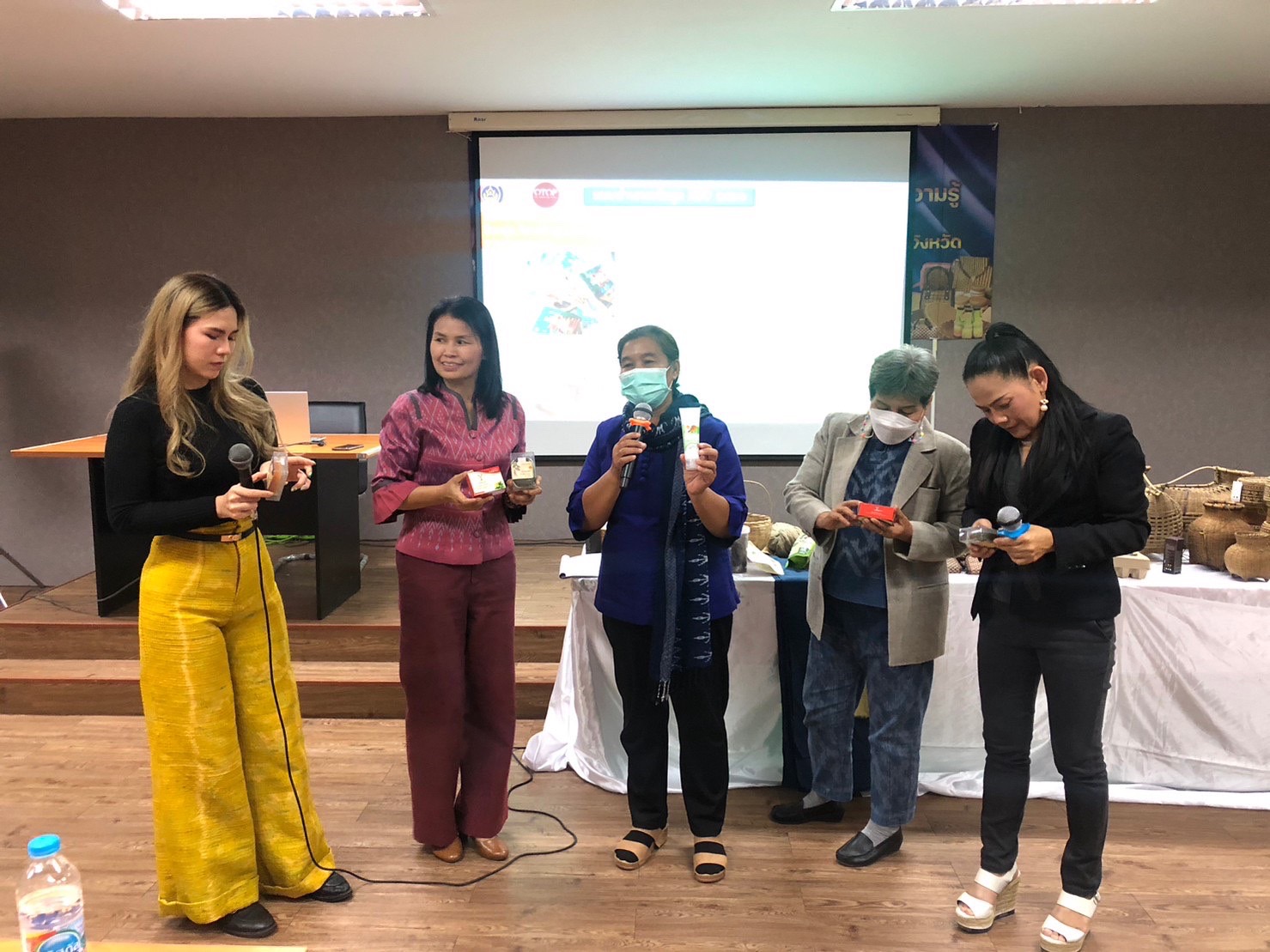 จังหวัดนครพนม ส่งเสริมกระบวนการเครือข่ายองค์ความรู้ (Knowledge-Based OTOP : KBO) พัฒนาผลิตภัณฑ์คุณภาพ ได้มาตรฐานด้วยองค์ความรู้และนวัตกรรม