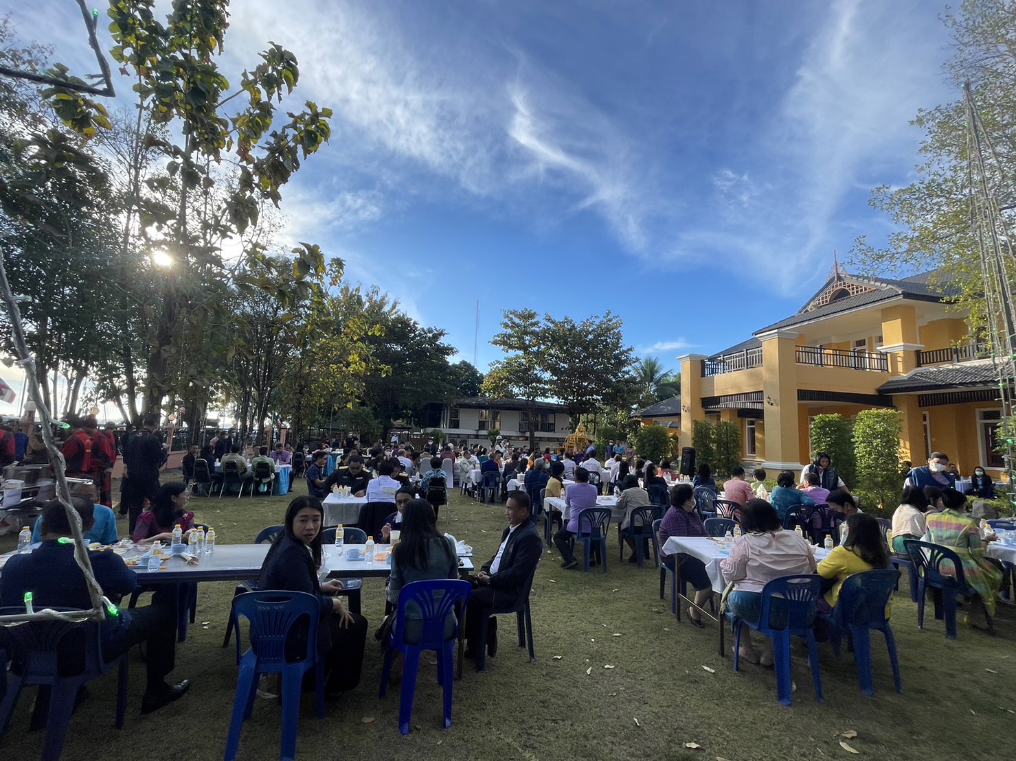 ผู้ว่าราชการจังหวัดนครพนม ชวนหัวหน้าส่วนราชการจังหวัด หน่วยงานรัฐวิสาหกิจ อปท. เอกชน และประชาสังคม แลกเปลี่ยนงานพัฒนาจังหวัด  นครพนมยามเช้า