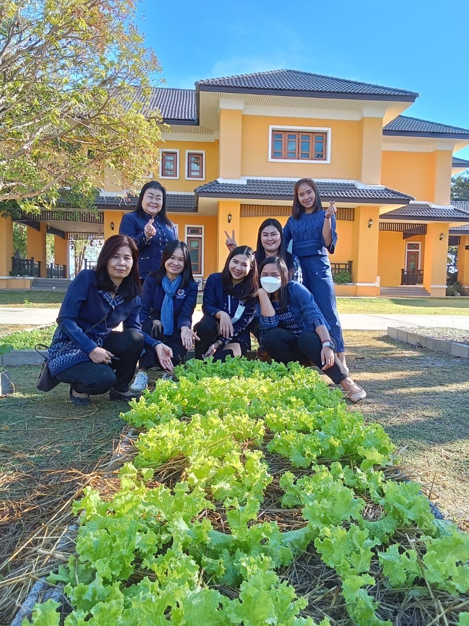 ผู้ว่าราชการจังหวัดนครพนม น้อมนำแนวพระราชดำริ สมเด็จพระกนิษฐาธิราชเจ้า กรมสมเด็จพระเทพรัตนราชสุดาฯ สยามบรมราชกุมารี ขับเคลื่อนกิจกรรม ผู้ว่าฯ พาปลูกผักสร้างความมั่นคงทางอาหาร