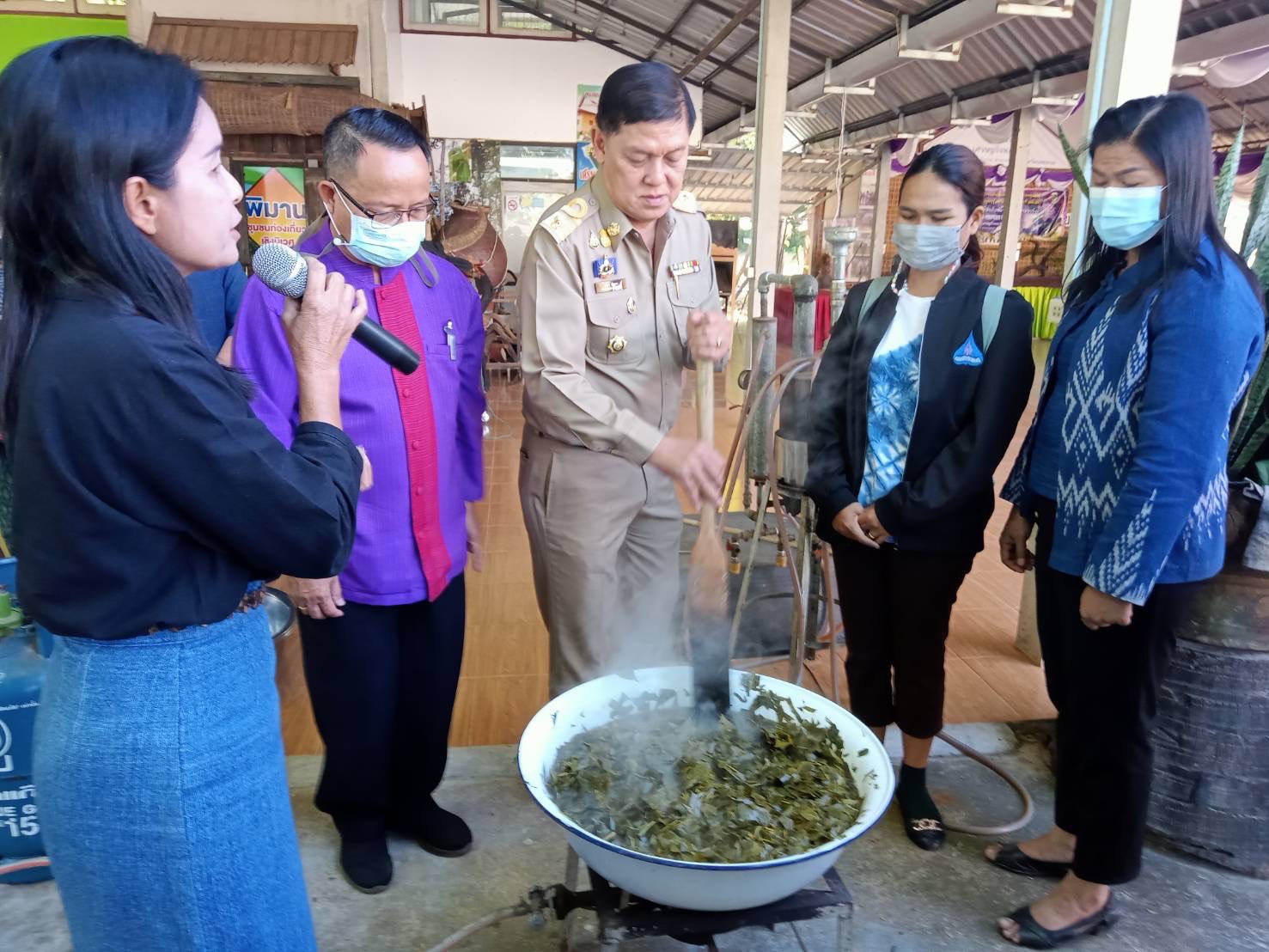 พช.นครพนม เร่งผลิตกลุ่มผู้ผลิตผู้ประกอบการ OTOP สร้างมูลค่าเพิ่มของทรัพย์สินบนดินจากมูลค่าเมล็ดพันธุ์พืชและต้นไม้ประจำจังหวัด กันเกรา