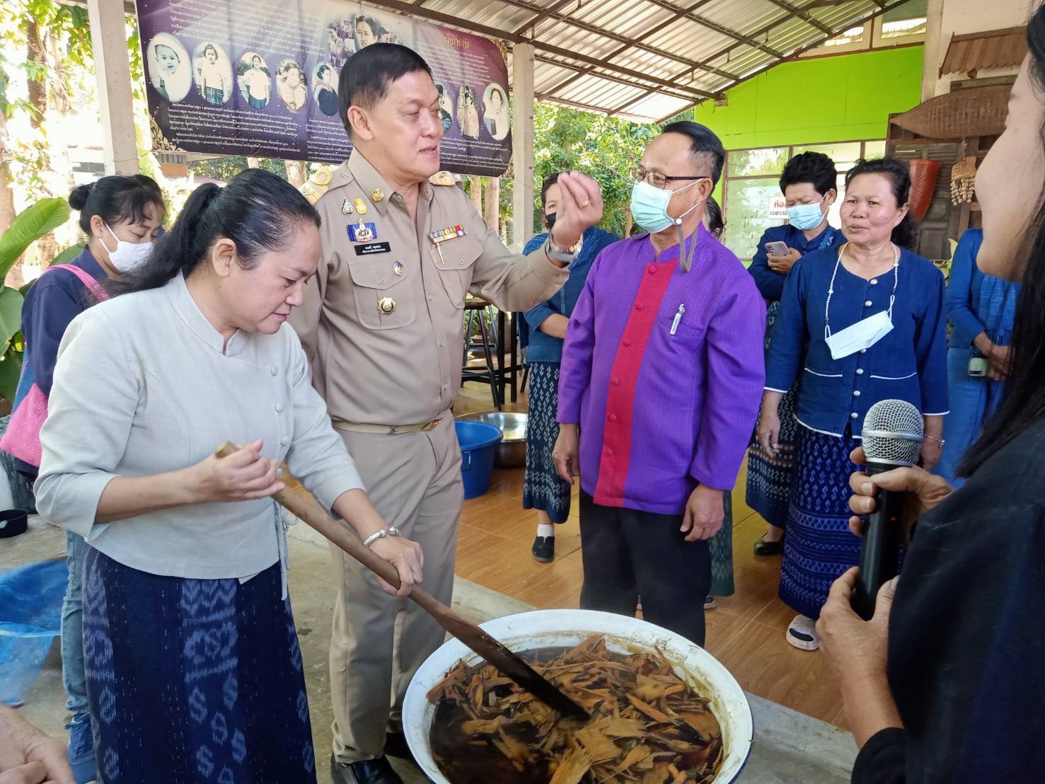 พช.นครพนม เร่งผลิตกลุ่มผู้ผลิตผู้ประกอบการ OTOP สร้างมูลค่าเพิ่มของทรัพย์สินบนดินจากมูลค่าเมล็ดพันธุ์พืชและต้นไม้ประจำจังหวัด กันเกรา