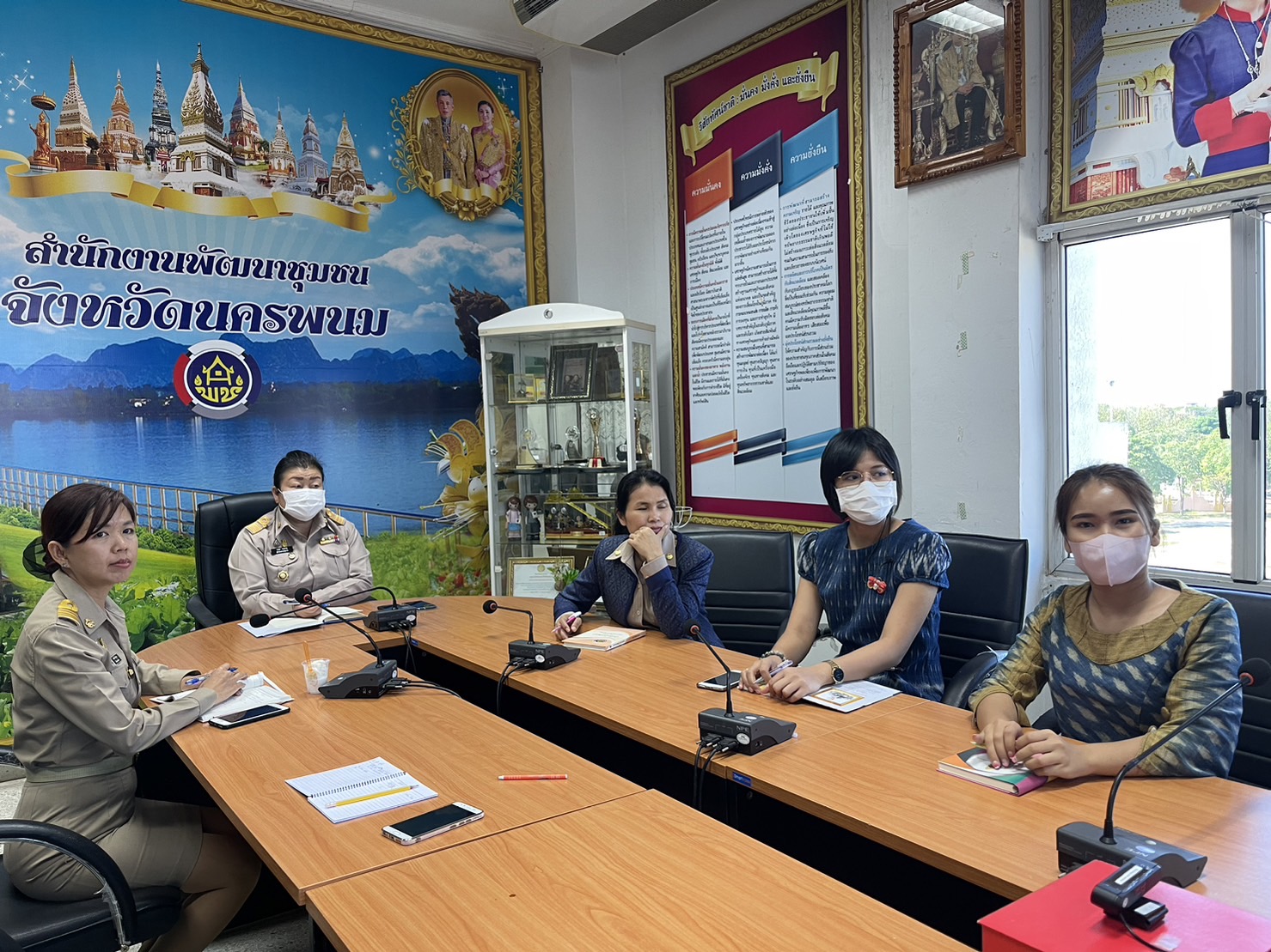 พช.นครพนม ร่วมการประชุมชี้แจงรายละเอียดการดำเนินงานโครงการพัฒนาศักยภาพผู้ผลิต ผู้ประกอบการประเภทผ้า และหัตถกรรม (Coaching) และโครงการจัดแสดงและจำหน่ายผลิตภัณฑ์ภูมิปัญญาผ้าไทยและงานหัตถกรรมชุมชน (รับเสด็จฯ) ผ่านระบบ Zoom Meeting